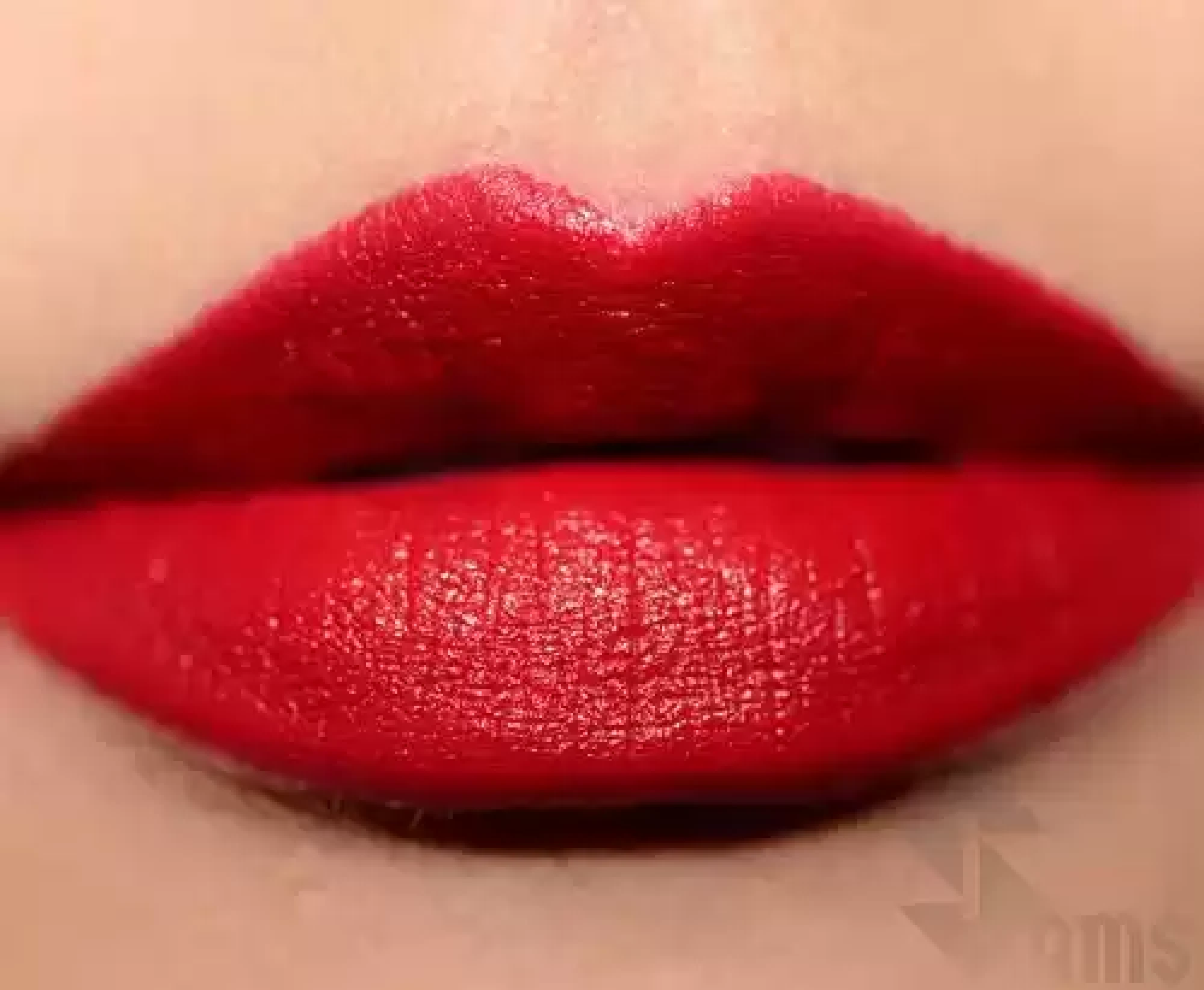 mac lipstick russian red2.webp